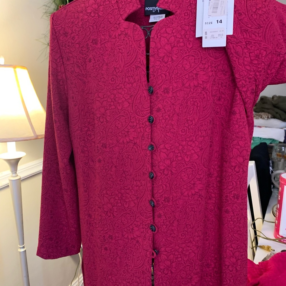 NWT Cute jacket/top looks great with black slacks or skirt. Size 14.